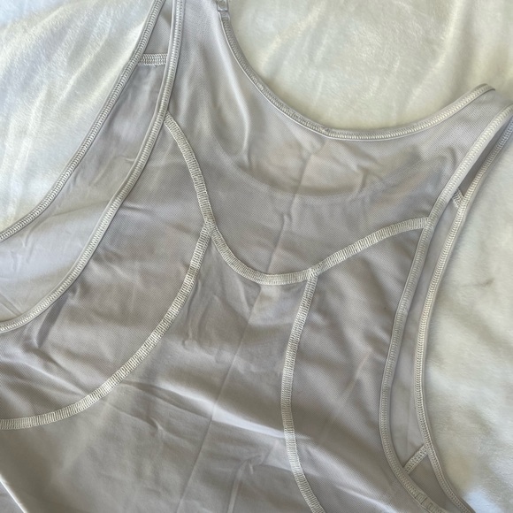 ✨LULULEMON TANK - Picture 5 of 6